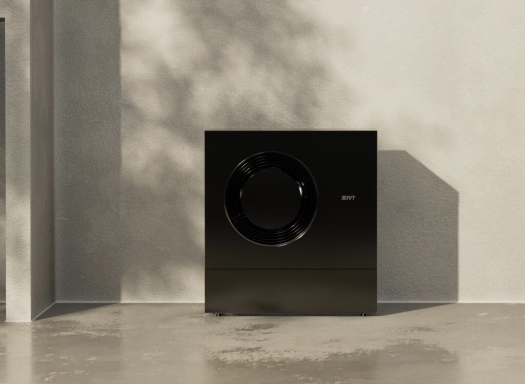 Robust utedel för IVT AirX 500 luft-vattenvärmepump i modern svart finish